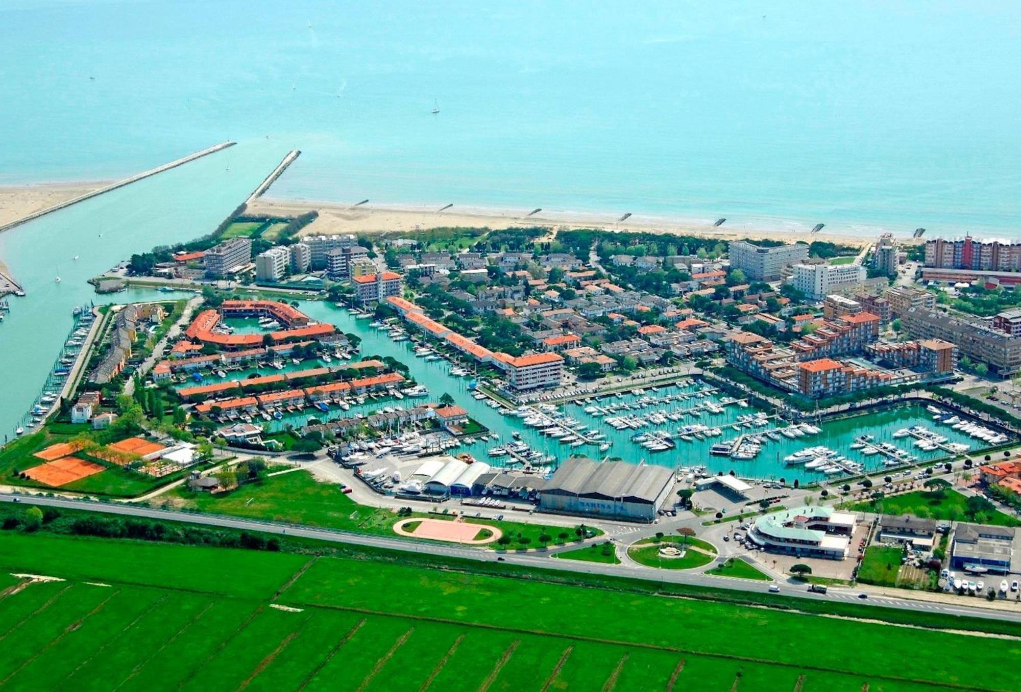 Bright Apartment With Pool Porto Santa Margherita di Caorle Ngoại thất bức ảnh