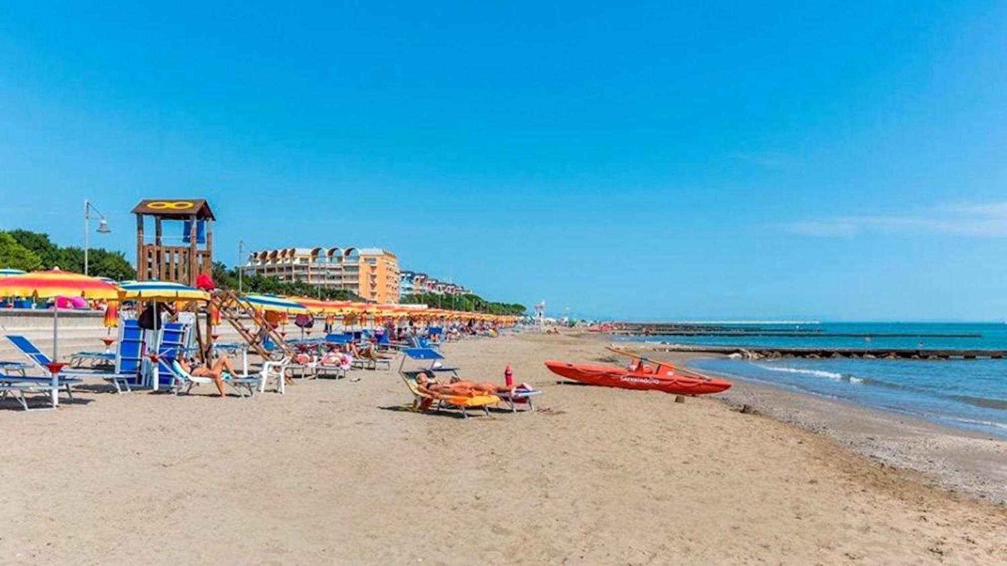 Bright Apartment With Pool Porto Santa Margherita di Caorle Ngoại thất bức ảnh
